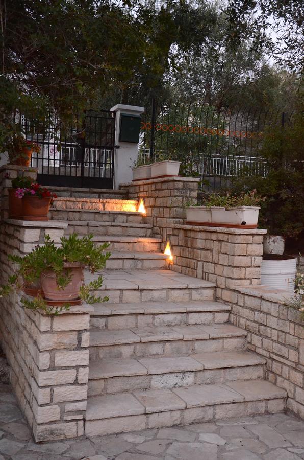Natsios Studios Gaios Buitenkant foto